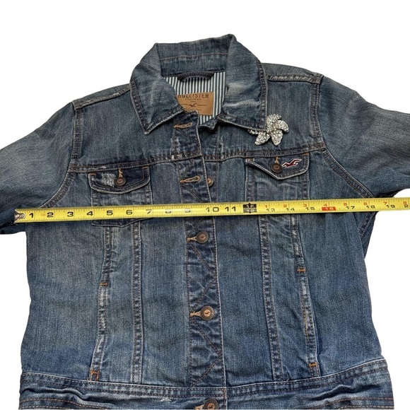 Hollister Denim  Blue Jean Jacket Size Large NWT Has a removable Brooch - Picture 9 of 16